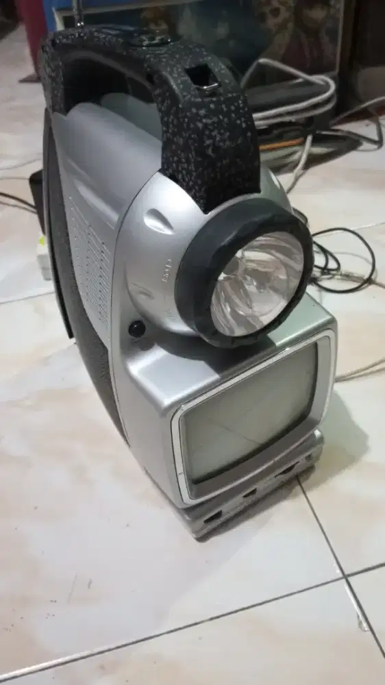 Lampu emergency + tv + radio