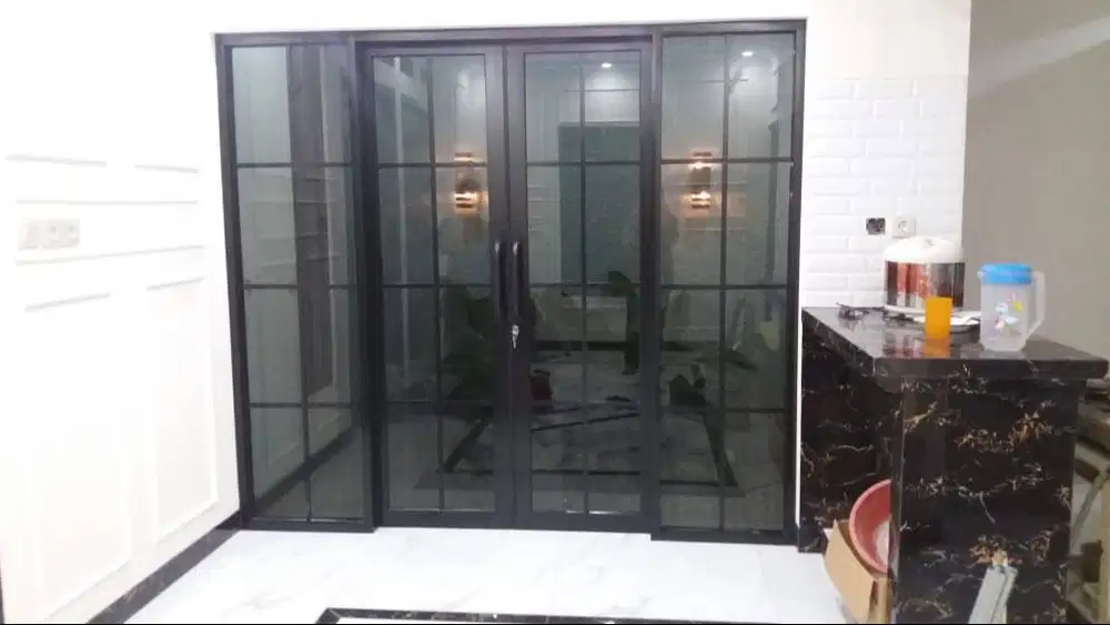 Sekat - Plafon GRC / Gypsum + Kusen Aluminium + LIS MOULDING-WPC-PVC