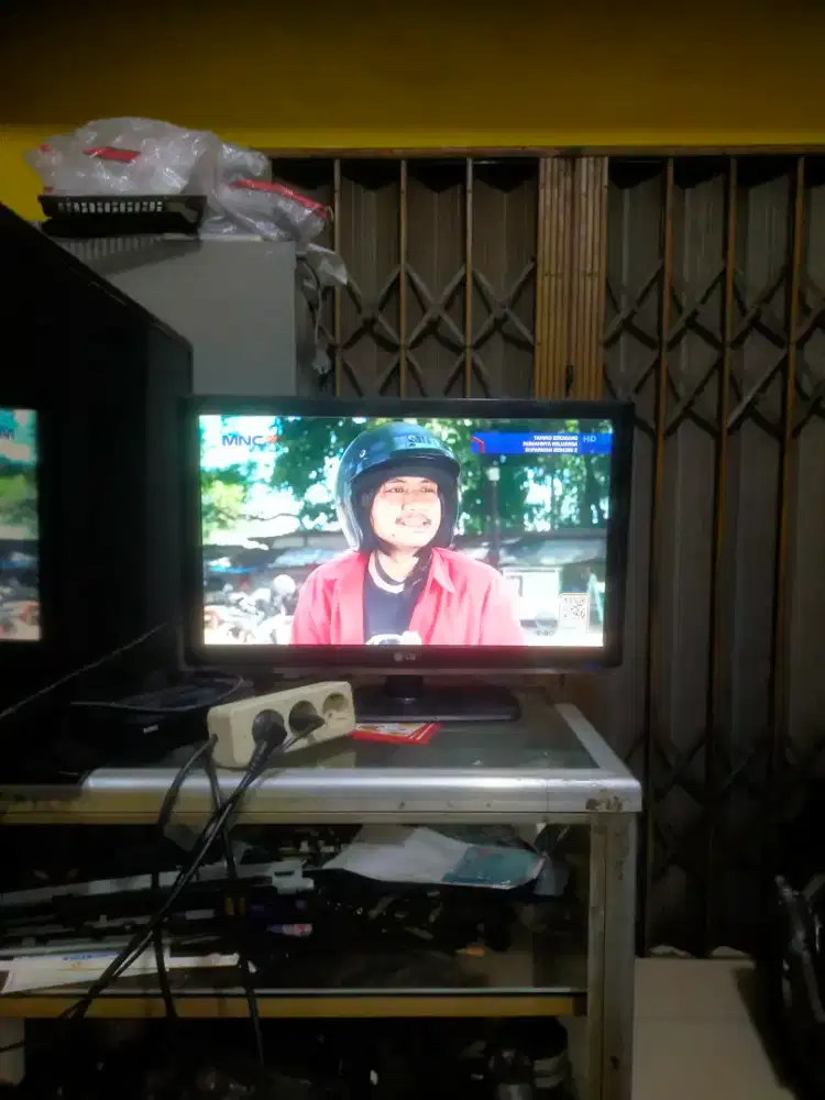 Jual tv lcd LG 22 inch analok normal no stb hanya tv  saja