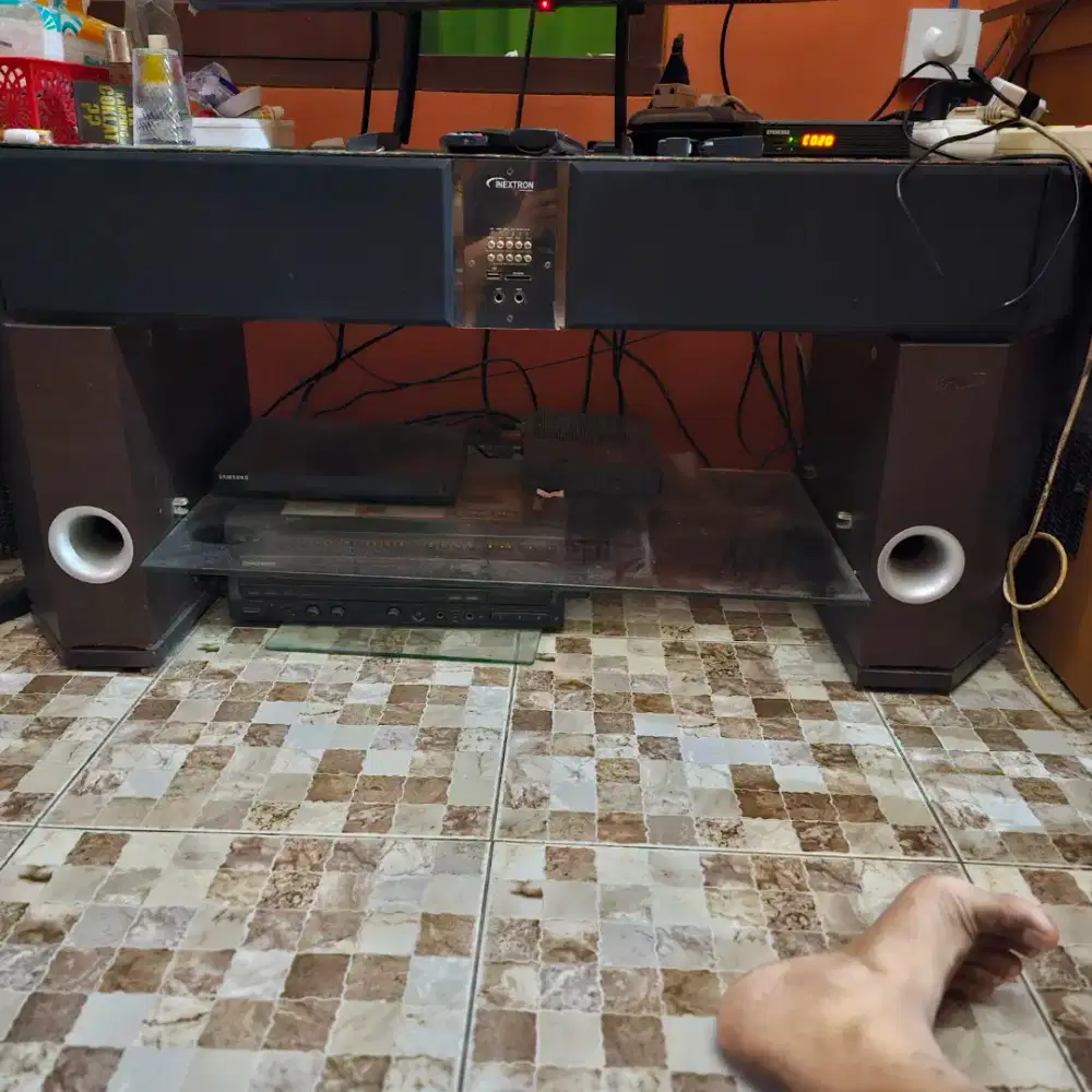 Meja tv bekas ( p 120cm x l 40cm x t 55cm)