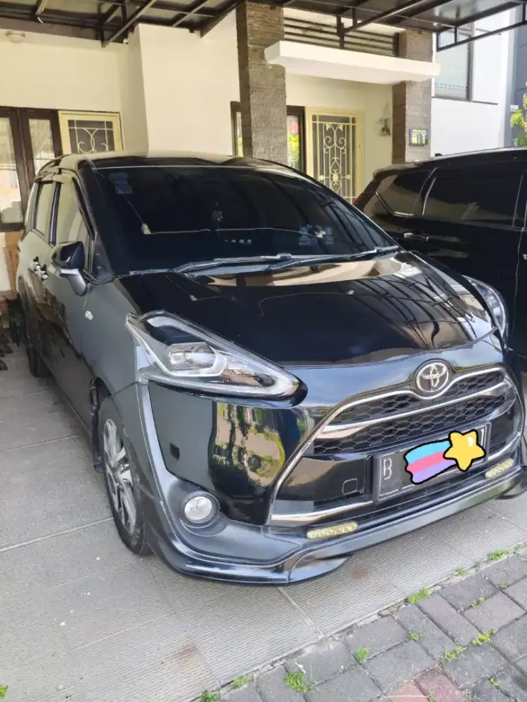 Toyota Sienta 1.5 Q CVT bensin matic A/T 2016 Hitam