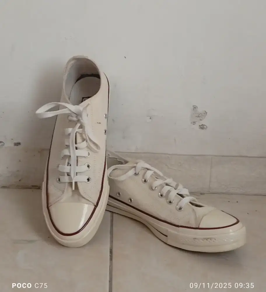 Sepatu converse putih