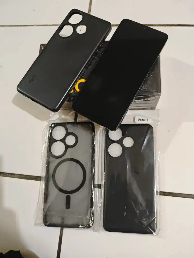 Poco F6 12/512 Hitam