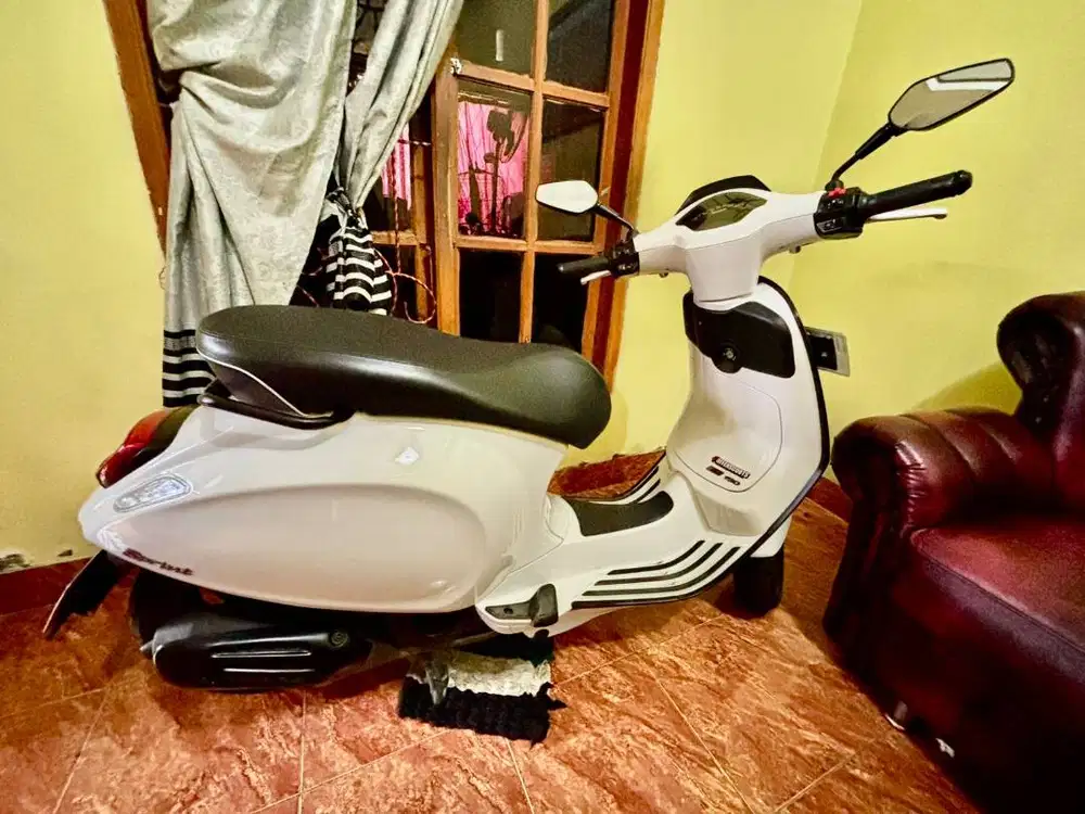 Jual Cepat Motor Vespa Metic 2024 Akhir Pemakaian 2025