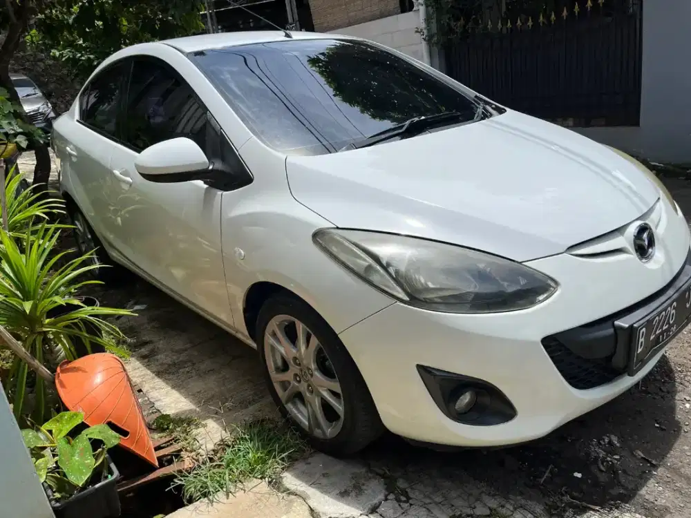 Mazda2 2011 type R sedan tertinggi