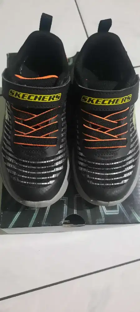 Sepatu anak SKECHERS LIGHT
