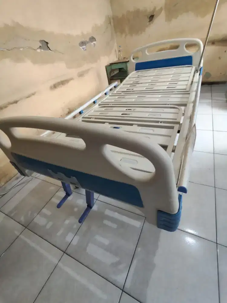 Ranjang Bed cubitus 2 crank 2 engkol