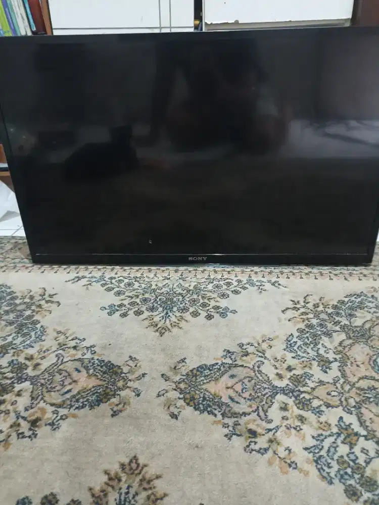 dijual TV Sony ukuran 32 inc, mati tapi masih bisa dibenerin,