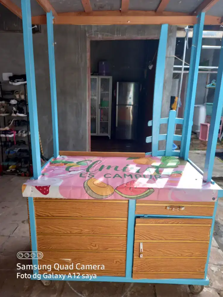 Rombong makanan dan minuman