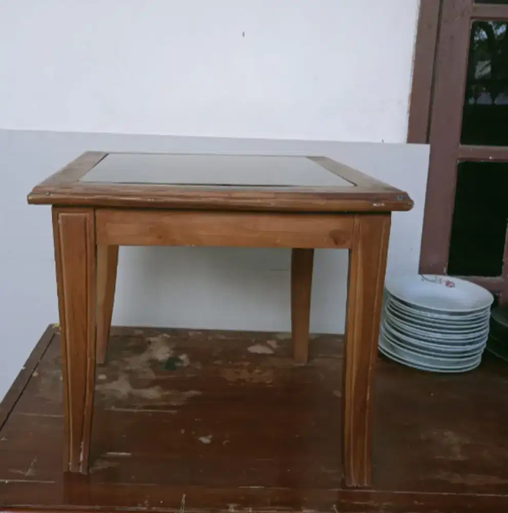 Meja kaca ukuran tinggi sekitar 46 cm pxl 46 cm nego tipis