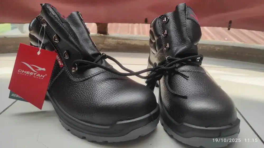 Sepatu safety cheetah baru