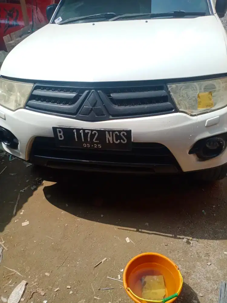 Jasa cuci poles lampu mobil