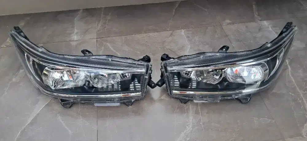 Lampu depan innova reborn