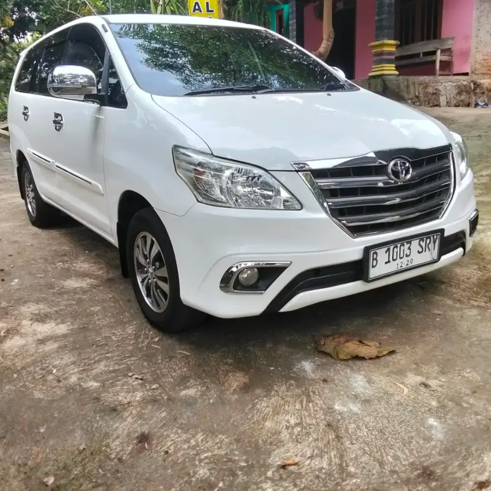 Low km Innova diesel 2014