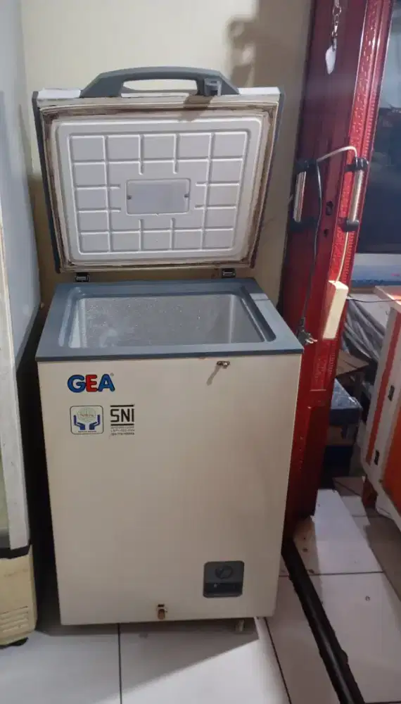 Frezeer GEA jual cepat
