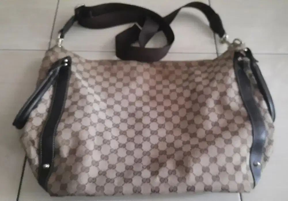GUCCI Sling Bag
