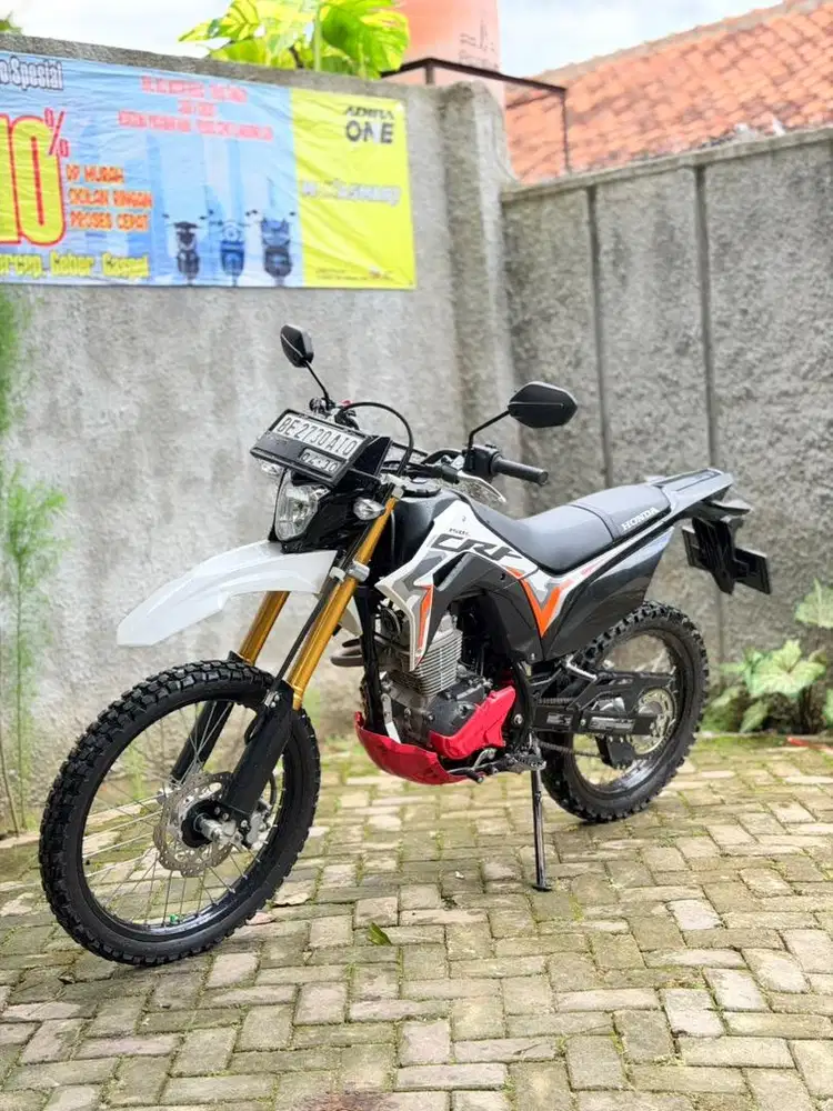CRF L 2025 gress like new