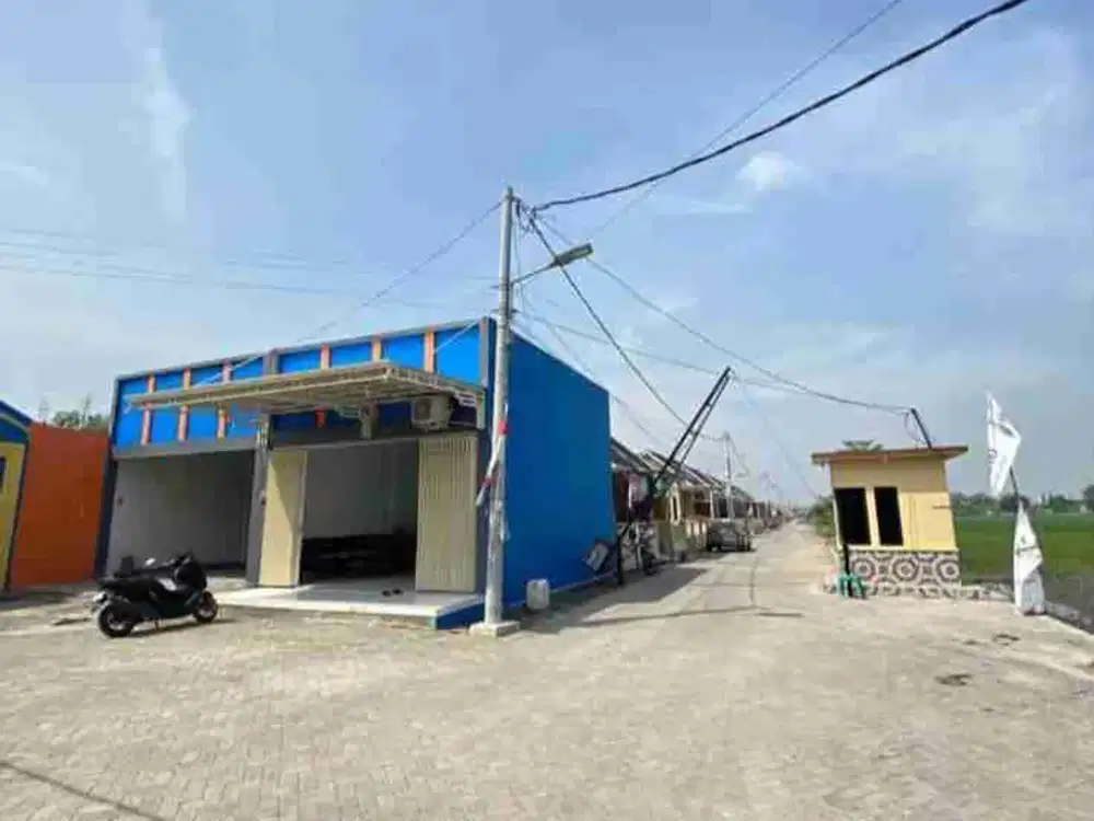 Rumah usaha nol jalan aspal