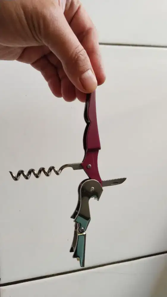 Alat pembuka botol wine