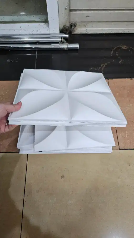 Wallpanel PVC ukuran 30x30cm ada 20pcs