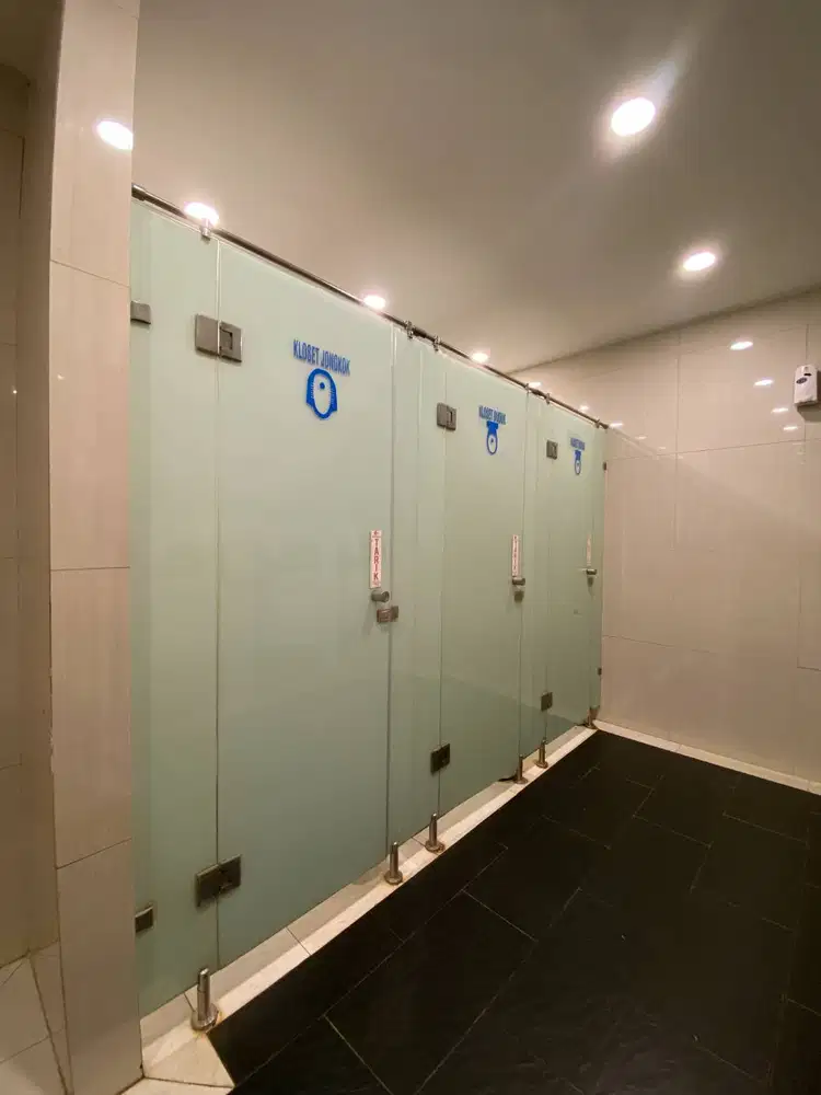 KONTRAKTOR |  Pemasangan Partisi Toilet