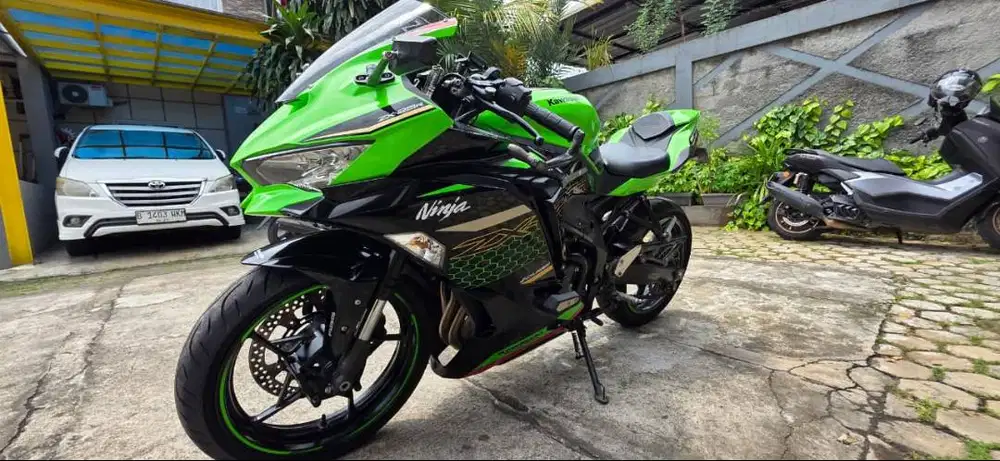 Kawasaki ZX25R 2021 hijau