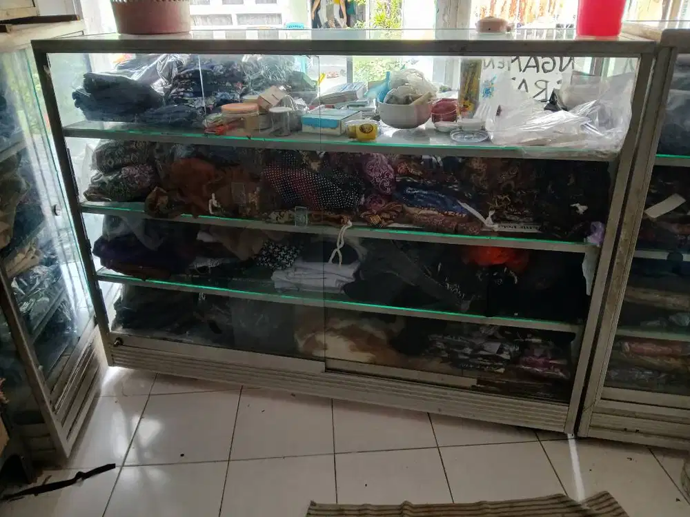 3 bj etalase uk 1.5 M harga 1 jt free etalase rokok 2