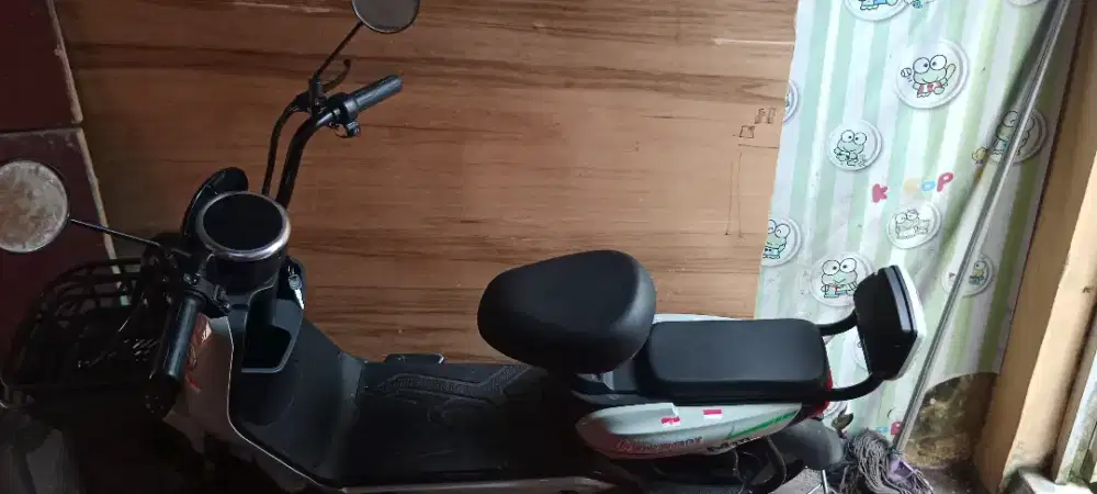 Di jual sepeda listrik bekas merk SEVENBOT M10