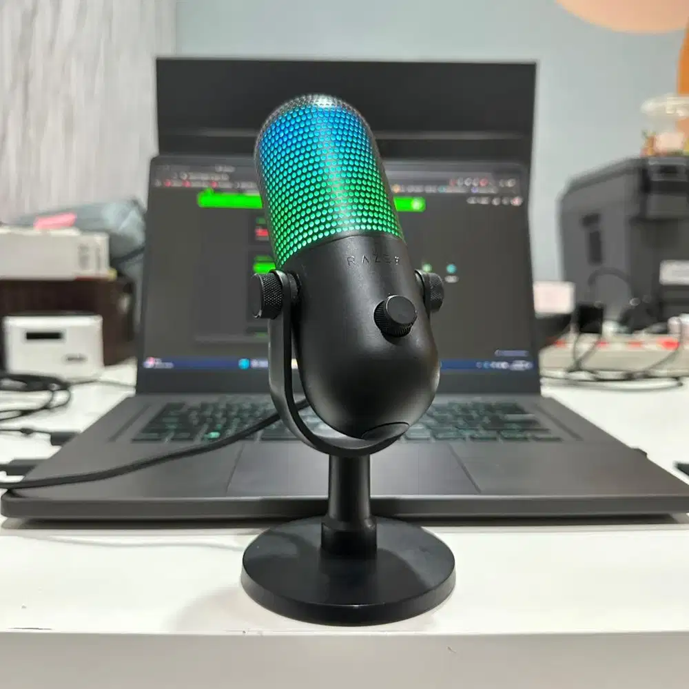 Razer Seiren V3 Chroma Black RGB USB Microphone Tap-to-Mute No Minus