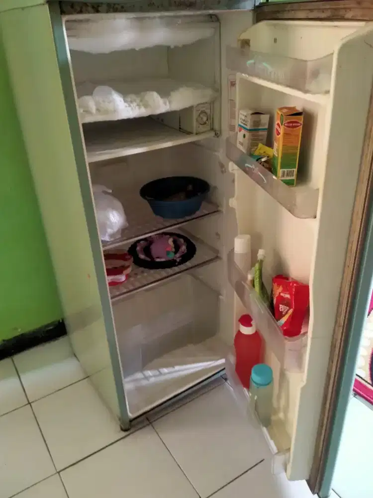 Bismillah dijual kulkas Sharp