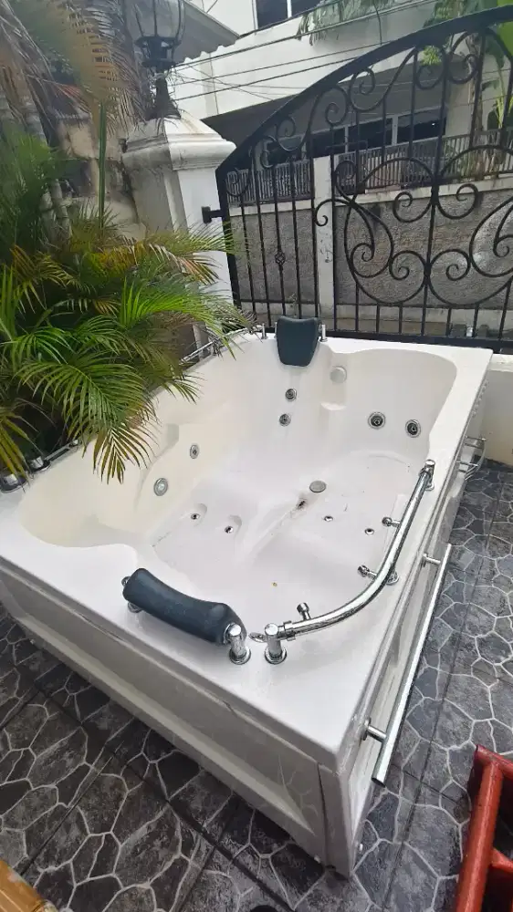 Jacuzzi /bath ub