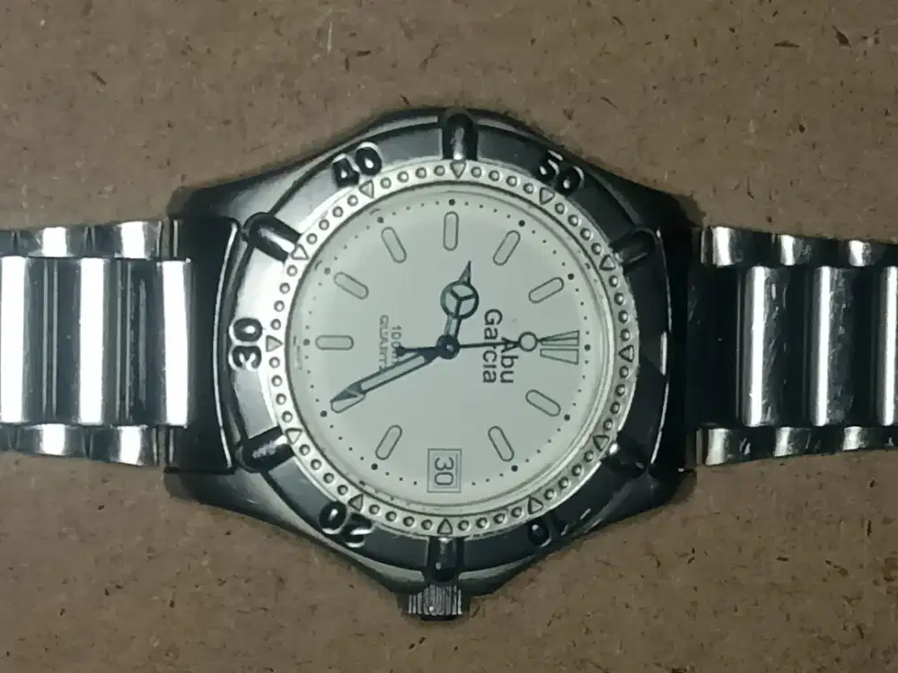 Jam tangan wanita abu garcia
