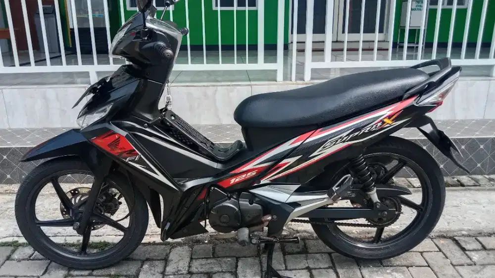 Honda supra 2014,pjk hidup dan suratnya lengkap. Unit siap pakai luar