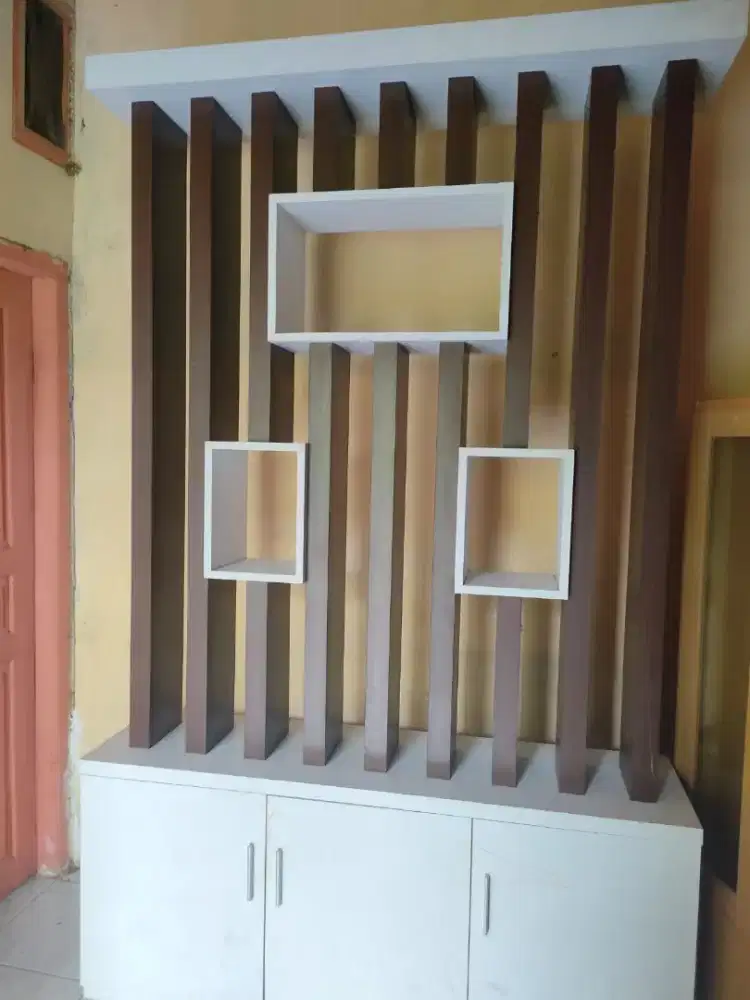 Partisi dan lemari baju