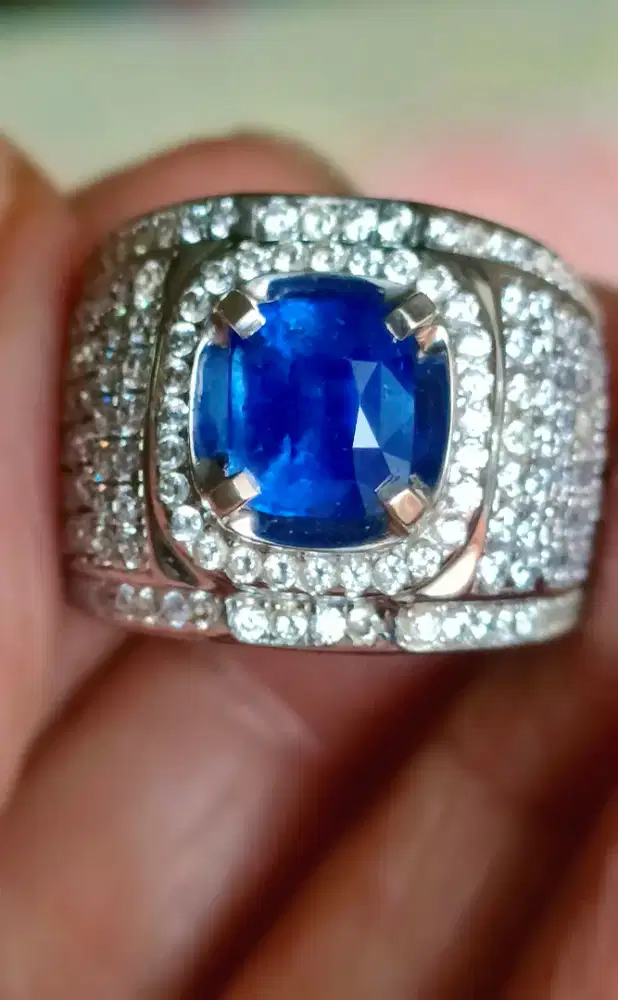 Batu natural blue sapphire
royal blue srilanka/ceylon memo origin