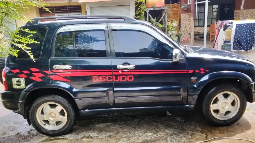 Di jual mobil bekas Escudo tahun 2001