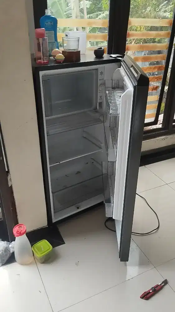 DIJUAL KULKAS AQUA SECOND