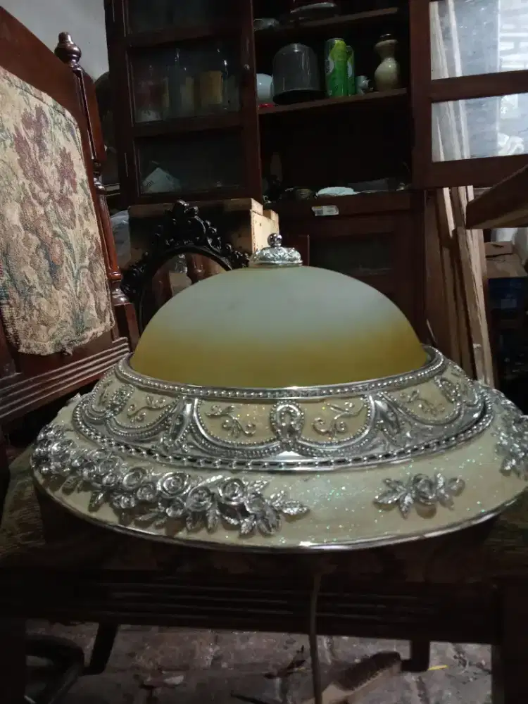 Lampu plafon antik