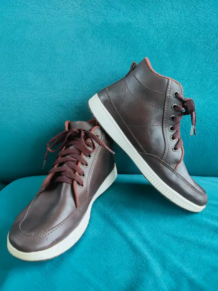 Sepatu kulit anak size 35 utk 8-10 th