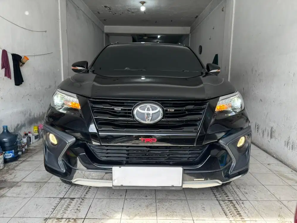 Tdp 70 Jt Toyota Fortuner 2.4 Vrz Trd Sportivo 2018 Matic Hitam Ori