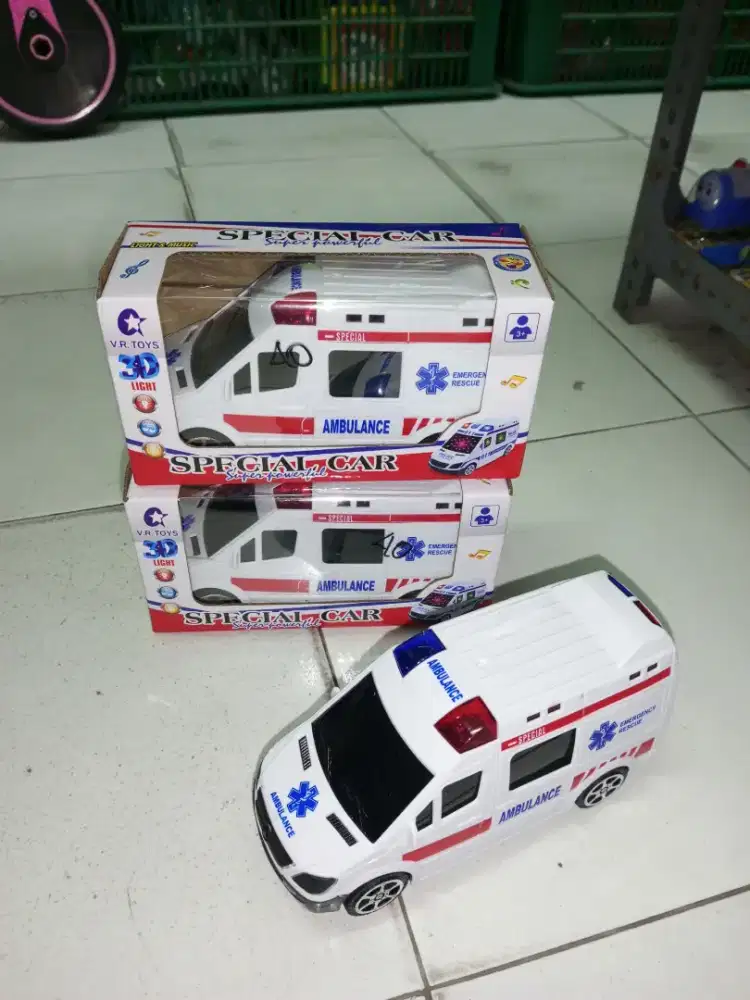 Mainan Anak Mobil Ambulan Baterai