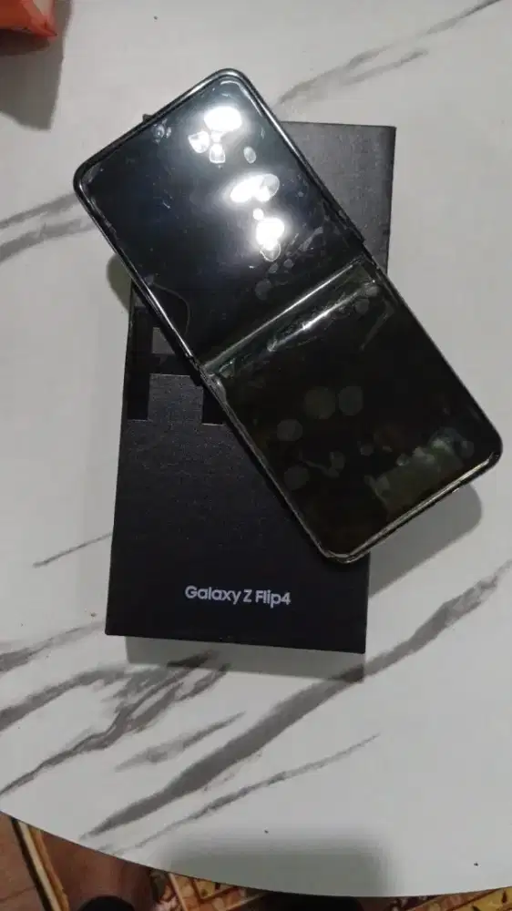 Samsung galaxy Z FLIP 4 (8/256