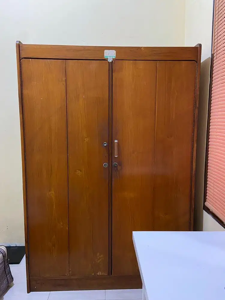 Lemari Kayu Coklat