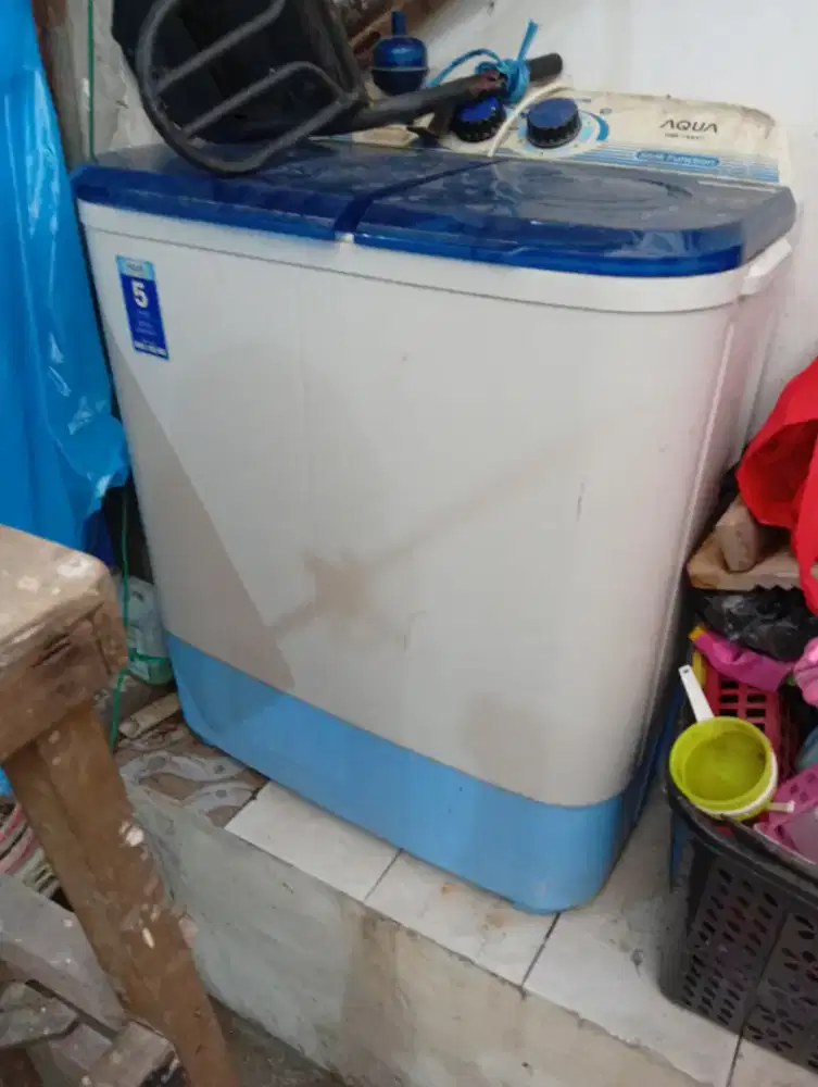 Mesin cuci Aqua bekas