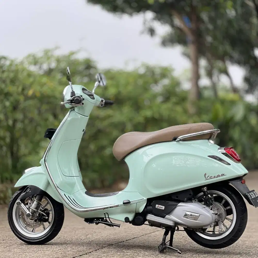 VESPA PRIMAVERA 150 ABS IGET SILVER 2021 KM 11K TAX PANJANG RASA BARU
