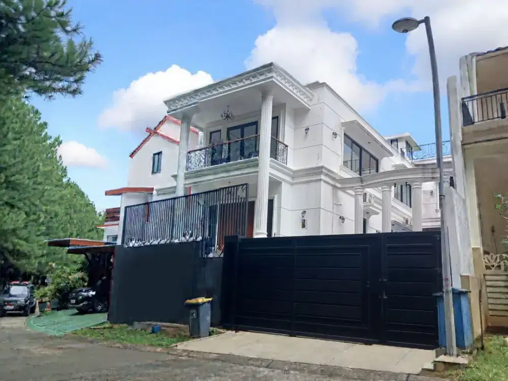 Dijual Rumah Exclusive 3 Lantai Furnis Bagus Ada Kolam Renang Siap huni Sentul City SSR948