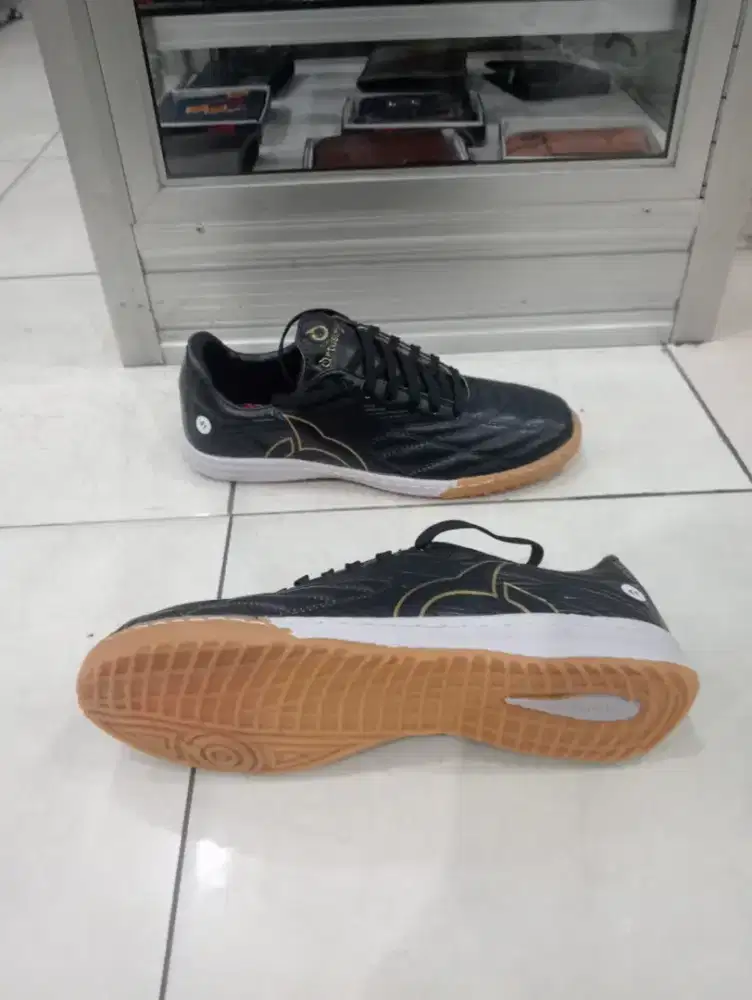 Sepatu futsal insole jahitan murah