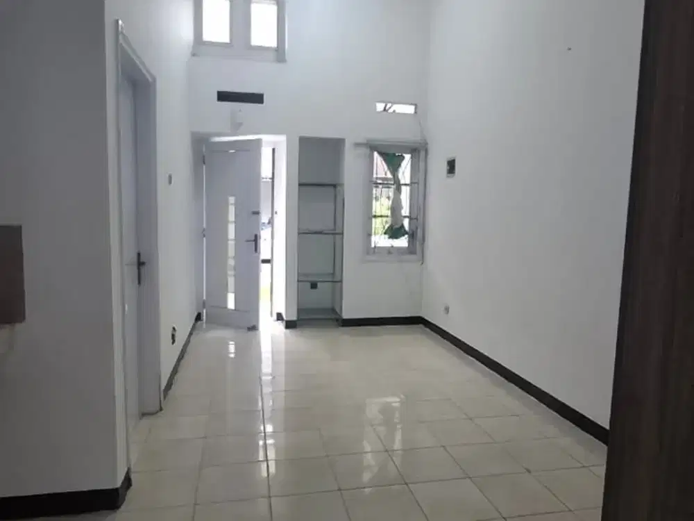 Dijual Rumah Nyaman dan Asri Siap Huni Lokasi di Kota Baru Parahyangan Bandung