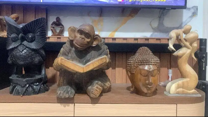 Patung kayu bekas koleksi
