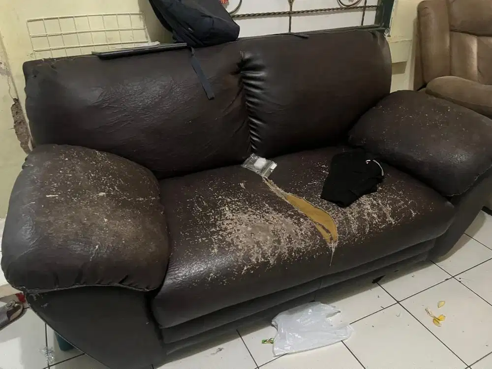 Sofa bekas warna coklat
